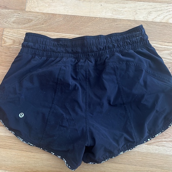 Lululemon black shorts - Picture 3 of 4